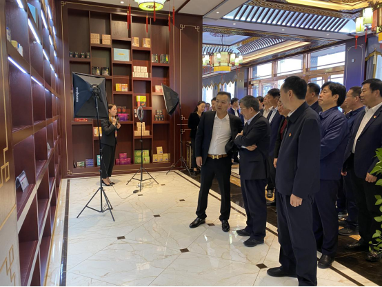 平顶山市市长张雷明调研润灵科技集团   