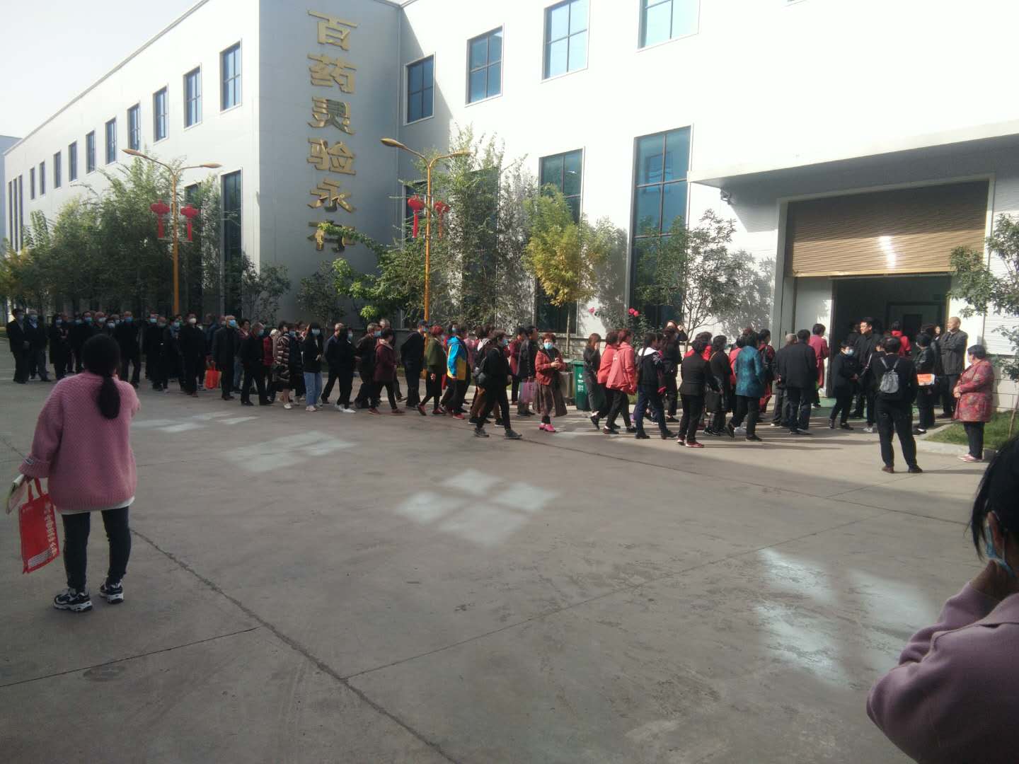工业旅游活动持续进行，南阳旅游团参观润灵集团